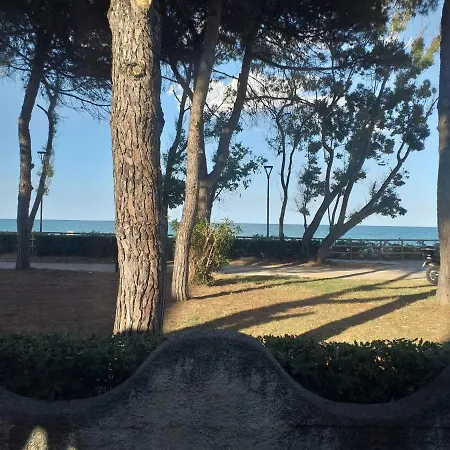 Bed & Breakfast Spacious Double By The Sea