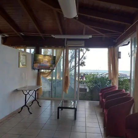 Spacious Double By The Sea