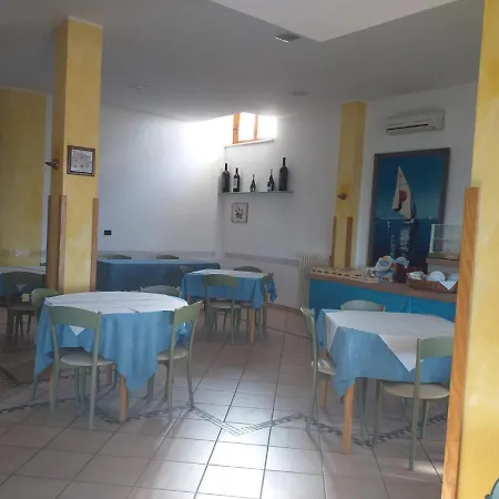 Spacious Double By The Sea Nocleg ze śniadaniem Pineto