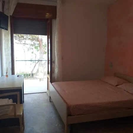 Spacious Double By The Sea Pineto