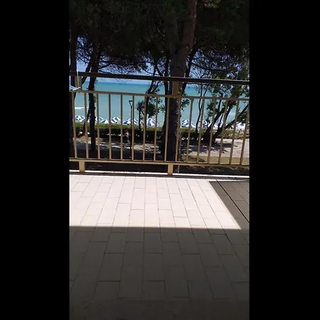 Bed & Breakfast Spacious Double By The Sea