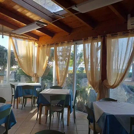 Spacious Double By The Sea Bed & Breakfast Pineto
