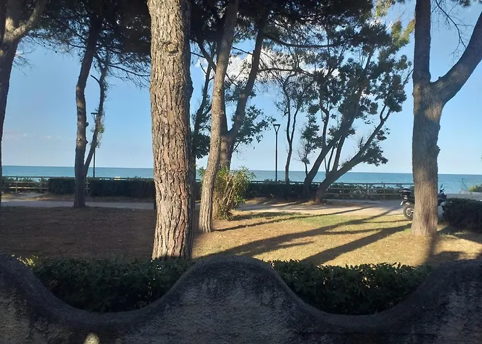 Couette-café Spacious Double By The Sea