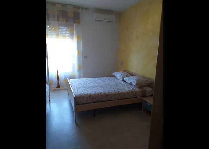 Spacious Double By The Sea Couette-café Pineto