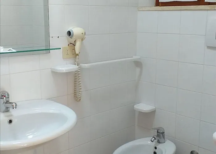 Spacious Double By The Sea Couette-café Pineto